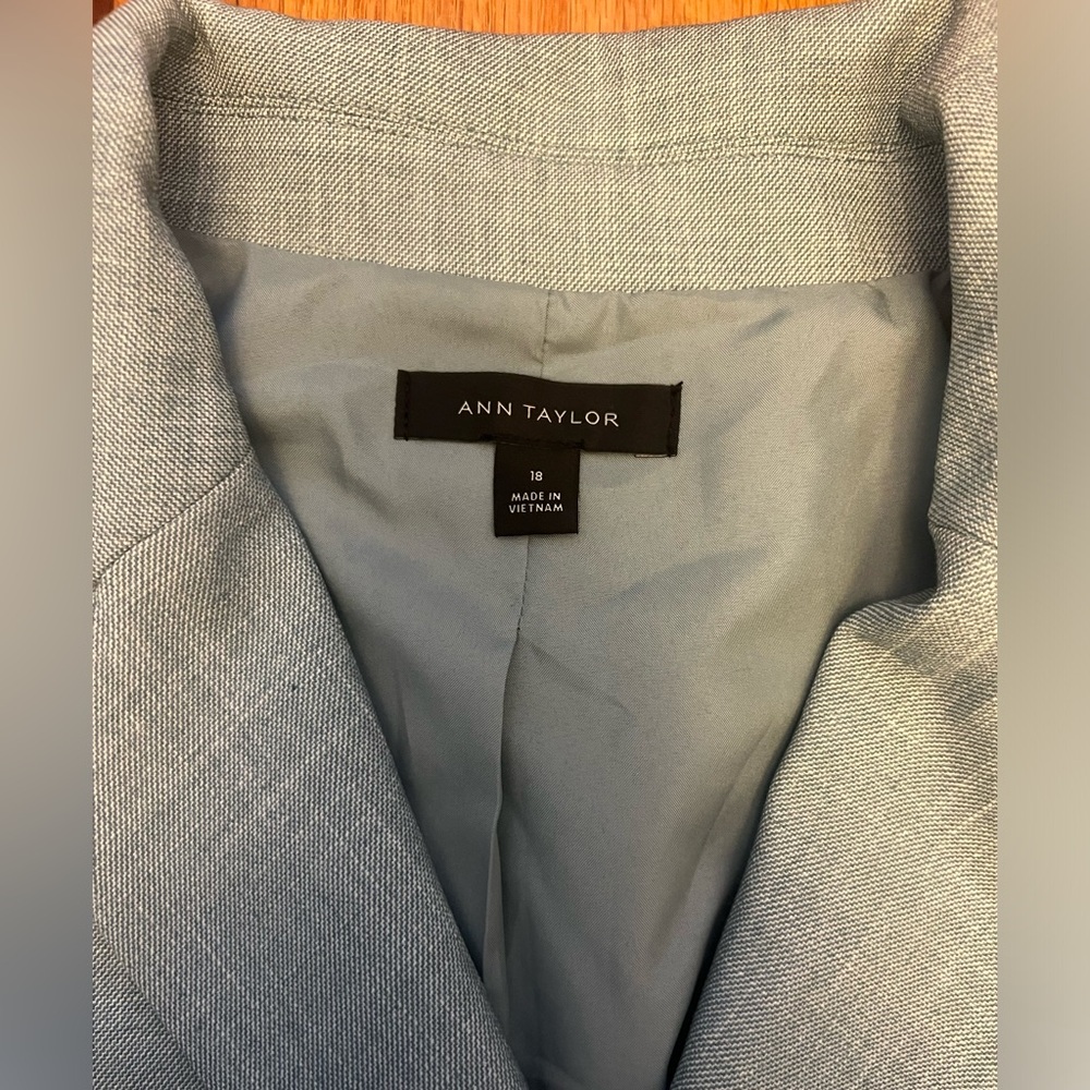 Anne Taylor Blazer - Picture 4 of 4